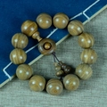 Poliertes grünes Sandelholz-Armband mit doppelten Kürbisanhängern auf Vintage-Hintergrund - Fortune Wheel + Gourd / 18mm x 13 Stk