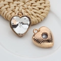 Ciondoli a cuore dorati da 12 mm con cristalli sfaccettati e trame radiali per gioielli DIY - Bianco