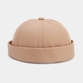 Primer plano del gorro docker de algodón beige que muestra el tejido de sarga y el borde - Ajustable / Caqui