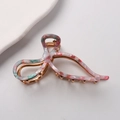 Pince à cheveux nœud en acétate marbré rose et vert avec base en métal doré - Motif floral