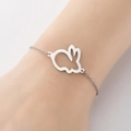 Elegante pulsera de acero inoxidable con colgante de conejo para mujer en la muñeca - Color Acero