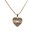 Collar de corazón dorado con letras MOM y circonitas de colores en una cadena de caja fina - Cadena De Caja De Corazón MOM1 / Dorado