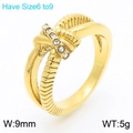 Vergoldeter Knotenring mit Kreuz-Strassstein-Design, erhältlich in Größe 6 bis 9 - US 6 / Gold