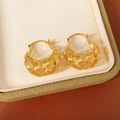 Detalle de pendientes en forma de U chapados en oro de 18k con textura trenzada fina - Hebilla de oreja - Dorado (Chapado en oro de 18K)
