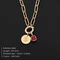 Collana in acciaio al titanio placcato oro 14K con lettera S di strass e gemma - Taglia S / Oro