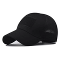 Detalle de gorra táctica con malla negra trasera y panel de velcro frontal para parches - Negro (Malla)