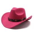Détail du chapeau fedora rose rouge avec ceinture léopard et boucle en métal argenté - M (56-58cm) / Rose Rouge
