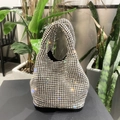 Funkelnde silberne Strass-Beuteltasche mit feiner Kristallstruktur für Abendveranstaltungen - Silber