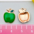 Ciondoli a mela in smalto verde e dorato con finitura martellata per gioielli - 1 Pezzo Mela Verde 15x12mm