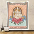 Dettaglio di un arazzo stile tarocchi con mano di scheletro e luci decorative a parete - GT220101-9 (Zero Fucks/0) / 73x95cm (Tessuto Spazzolato)