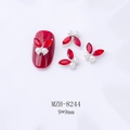 Vue macro de bijoux d'ongles papillon 9x9mm avec gemmes marquises rouges et perles - Papillon Perle Marquise Rouge Base Argent (8244)