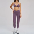 Paarse yogaset met legging met kruislingse taille en sportbeha met dunne bandjes - S / Bonenpasta Paars