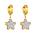 Elegantes pendientes de aro dorados con colgantes de estrella y centros de resina perlada - Pendientes de Estrella Dorada (G502)