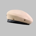 Berretto in lana beige con tesa in pelle nera e decorazione a stella dorata - M(56-58cm) / Stella Beige