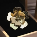 Dreidimensionaler, 18K vergoldeter Edelstahl-Blumenring mit fein strukturierten Blütenblättern - Einstellbar Offen / 18k Gold