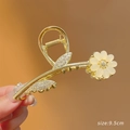 Pince à cheveux fleur dorée avec pétales crème et strass, variante de taille 9,5 cm - 76# Marguerite Exquise