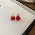 Détail de boucles d'oreilles à double boule en résine translucide rouge et ambre sur plateau - 3# Silver Earring Post - Rouge