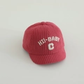 Dunkelrosa Baby-Cordmütze mit HI-BABY-Stickerei und kurzem Schirm für Kleinkinder - babyC Buchstabe / Rot