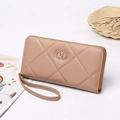 Schicke beige gesteppte lange Geldbörse mit Metalldetails auf minimalistischem Grund - 19X2.5X10 / Khaki
