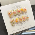 Nahaufnahme handgefertigter Press-on-Nägel mit 3D-Zitronenmotiven und Glitzersteinen - Groß (L) / Sommer Limette Zitrone
