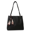 Grande borsa tote in pelle nera con tracolla intrecciata e foulard in seta su fondo bianco - Nero