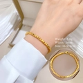 Close-up of a minimalist gold box chain bracelet with detailed sizing specifications - Gold (P225 Gold)