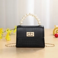Elegante borsa nera a motivo coccodrillo con manico di perle e catena d'oro - Nero