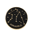 Broche ronde zodiaque Verseau en émail noir avec constellations dorées et gravure - Verseau (XZ6175)