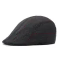 Classic British plaid newsboy cap for men in dark grey with red stitched accents - M(56-58cm) / Black