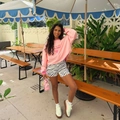 Sudadera rosa con letras estampadas, pantalones de cebra y zapatillas verdes - S / Rosa