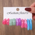 Détail de 5 paires de boucles d'oreilles créoles en acrylique avec texture marbrée - E0008-3/Lot de 5 Paires/Couleurs Macaron Marbrées