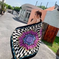 Grand châle de plage ethnique avec motifs géométriques et centre floral violet et bleu vif - Beige-Motif Radial