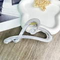 Ink marble pattern hair claw clip with irregular heart design in light grey color - Heart Shape 12cm-Grey