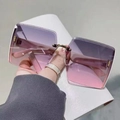 Fashionable rimless oversized sunglasses with purple gradient lenses and gold metal accents - Metal Logo / Cream White Frame Grey Pink Lens