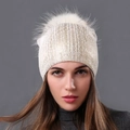 Gorro de invierno de punto con pompón blanco y textura de hilo de plata metálica - Blanco con Pompón Blanco