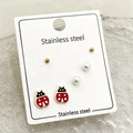 Set di 3 paia di orecchini in acciaio con coccinelle, perle e sfere dorate - 3 Paia-Coccinella/Perla/Sfera