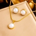 Parure de bijoux dorée avec collier et boucles d'oreilles en perles blanches et strass - N2900