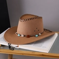 Detalle de sombrero cowboy marrón con cuentas turquesas, conchas y banda tejida - Caqui / Adulto (55-60cm)