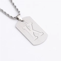 Détail du pendentif plaque militaire en acier argenté avec lettre K ajourée et chaîne corde - Lettre K / Argent