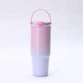 Detailaufnahme des 30oz Edelstahl-Thermobechers mit pink-violettem Farbübergang - 30oz / Verlauf Rosa Lila
