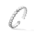 Detailansicht des silbernen verstellbaren Rings mit mehreren hohlen herzförmigen Mustern - Glatte Verbundene Herzen / Weißgold Glattes Herz