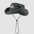 Dettaglio del ricamo a montagna e fori di ventilazione sul cappello da trekking grigio - Taglia unica / Verde Militare