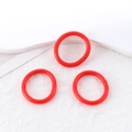 Tre braccialetti a cerchio in silicone rosso vivace con finitura liscia su bianco - Set di 3 anelli lisci rossi (50010 (Anello))