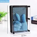 Kreatives 3D-Pin-Art-Spielzeug in Mittelblau mit Handform-Kontur als Kindergeburtstagsgeschenk - Mittel / Blau