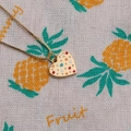 Collier pendentif cœur doré avec pois colorés et strass sur une fine chaîne vénitienne - Pendentif cœur doré avec pois colorés (00925YS)