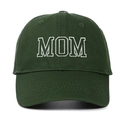 Broderie détaillée du texte MOM blanc sur une casquette en coton sergé vert foncé - Vert Militaire MOM