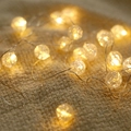 Mini catena luminosa a LED con sfere effetto cracklé e luce gialla calda su tessuto - Catena Luminosa a Perle 2m 20-LED