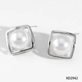 Square silver-plated stainless steel earrings with white pearl center, model KD2942 - Silver Style (PD2942)