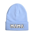 Bonnet en maille bleu ciel avec broderie MAMA en chenille blanche sur le revers - Style MAMA / Bleu ciel