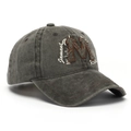 Detalle de gorra de béisbol vintage en algodón lavado gris oscuro con bordado M - Talla Única(Ajustable) / Gris Oscuro-M Bordado (A)